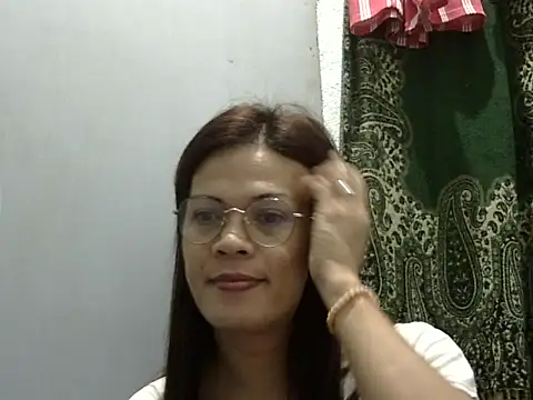 Snapshot of juicycum069 chatting on 10/22/25, 10:42 juicycum069 online show from 10/22/25, 10:42