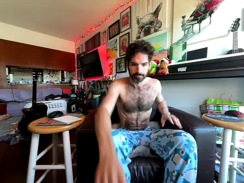 Pupscritch online show from 12/15/25, 06:34