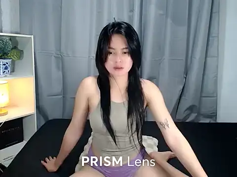 Snapshot of Urasian_ladybug chatting on 10/13/25, 04:12 Urasian ladybug online show from 10/13/25, 04:12