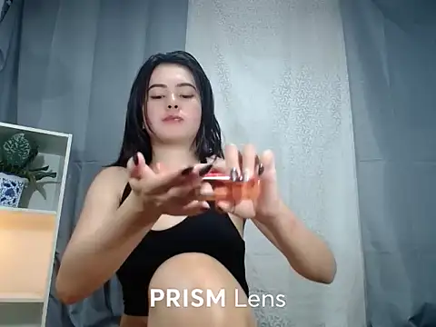 Snapshot of Urasian_ladybug chatting on 12/20/25, 04:41 Urasian ladybug online show from 12/20/25, 04:41