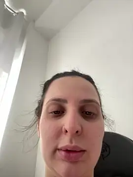 yumi-hot online show from 03/13/26, 01:51