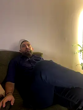 Snapshot of Samuel19cm_ chatting on 10/21/25, 04:24 Samuel19cm online show from 10/21/25, 04:24