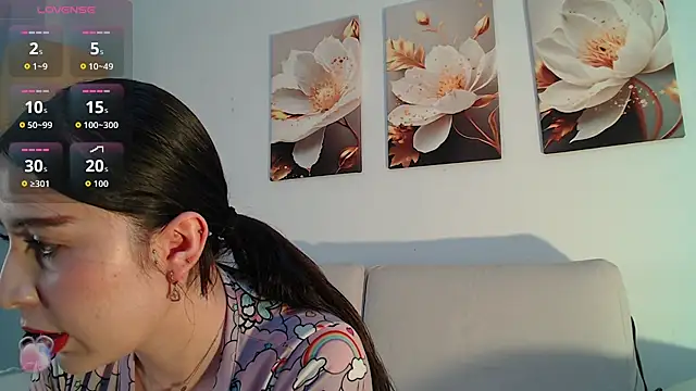 Snapshot of Violet_tay1 chatting on 11/13/25, 10:36 Violet tay1 online show from 11/13/25, 10:36