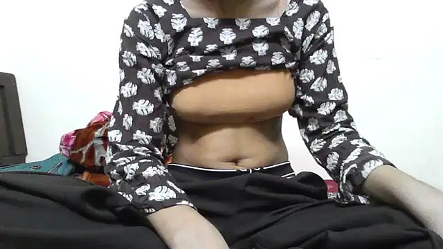 Snapshot of modelnishu chatting on 04/24/26, 02:41 modelnishu online show from 04/24/26, 02:41