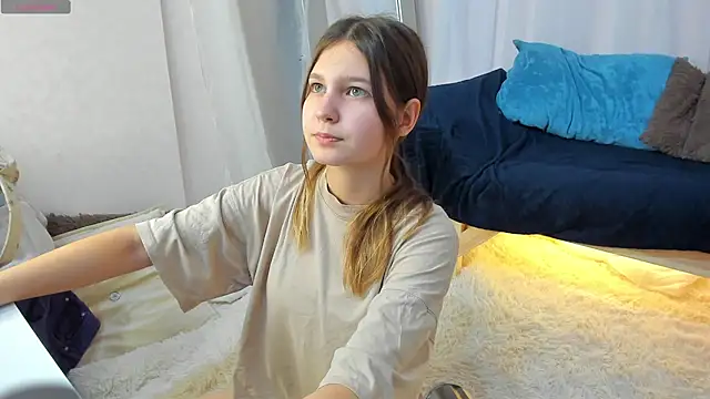 Elle Ellise online show from 10/31/25, 08:37