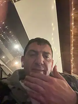 Snapshot of BULLBSX chatting on 04/15/26, 08:42 BULLBSX online show from 04/15/26, 08:42