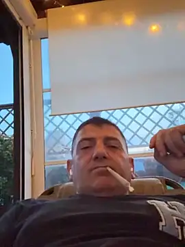 Snapshot of BULLBSX chatting on 04/19/26, 06:10 BULLBSX online show from 04/19/26, 06:10