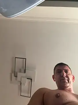 Snapshot of BULLBSX chatting on 04/21/26, 08:20 BULLBSX online show from 04/21/26, 08:20