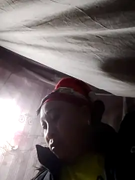 Snapshot of Mamapm20 chatting on 11/30/25, 10:03 Mamapm20 online show from 11/30/25, 10:03