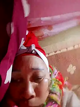 Snapshot of Mamapm20 chatting on 12/14/25, 09:47 Mamapm20 online show from 12/14/25, 09:47