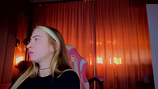 Reina Cummings online show from 11/01/25, 06:59