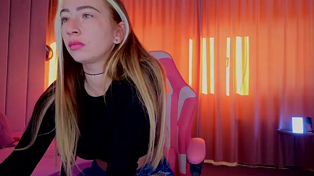 Reina Cummings online show from 11/02/25, 07:00