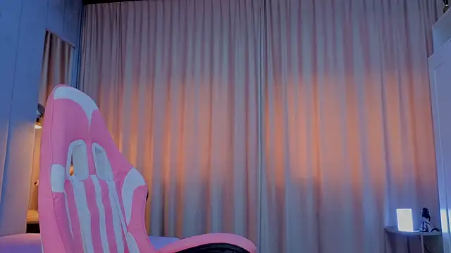 Reina Cummings online show from 11/12/25, 06:58