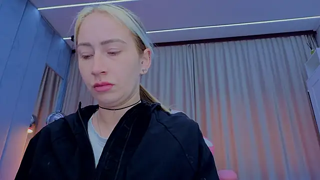 Reina Cummings online show from 11/16/25, 07:03