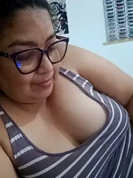 Snapshot of ladytropical1 chatting on 02/20/26, 03:56 ladytropical1 online show from 02/20/26, 03:56