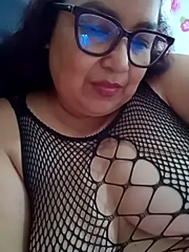 Snapshot of ladytropical1 chatting on 06/06/26, 06:01 ladytropical1 online show from 06/06/26, 06:01