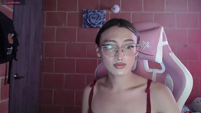 Snapshot of Andrea_camilaaa chatting on 10/07/25, 03:42 Andrea camilaaa online show from 10/07/25, 03:42