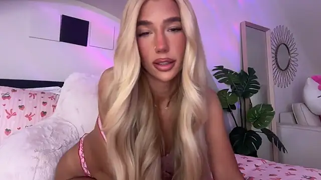 Snapshot of KENNIEXROSE chatting on 04/13/26, 11:21 KENNIEXROSE online show from 04/13/26, 11:21