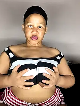 Snapshot of Yellowriider chatting on 10/02/25, 02:18 Yellowriider online show from 10/02/25, 02:18