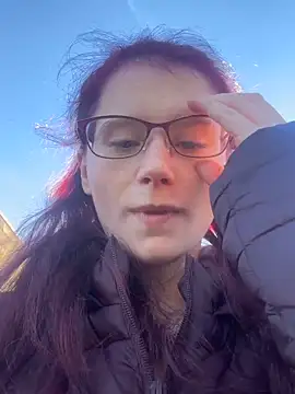 Snapshot of raen001 chatting on 11/21/25, 09:52 raen001 online show from 11/21/25, 09:52