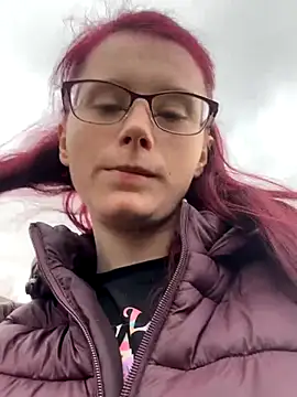 Snapshot of raen001 chatting on 11/27/25, 09:44 raen001 online show from 11/27/25, 09:44