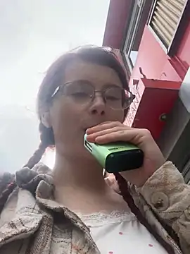 Snapshot of raen001 chatting on 04/15/26, 09:05 raen001 online show from 04/15/26, 09:05