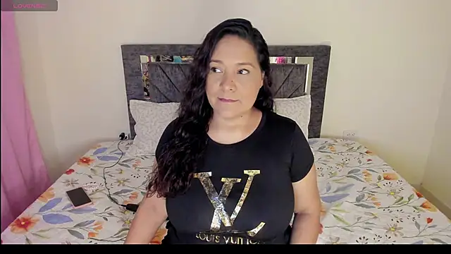 Snapshot of Laurasofia01 chatting on 03/12/26, 01:34 Laurasofia01 online show from 03/12/26, 01:34