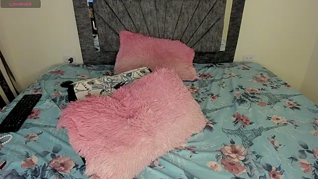 Snapshot of Laurasofia01 chatting on 04/09/26, 03:17 Laurasofia01 online show from 04/09/26, 03:17