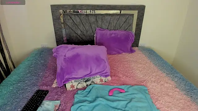 Snapshot of Laurasofia01 chatting on 04/18/26, 07:58 Laurasofia01 online show from 04/18/26, 07:58