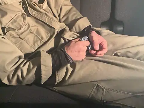 Snapshot of CAMEL1913 chatting on 11/14/25, 05:11 CAMEL1913 online show from 11/14/25, 05:11