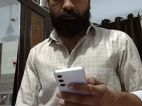 Snapshot of autophile-indian chatting on 04/17/26, 03:37 autophile-indian online show from 04/17/26, 03:37