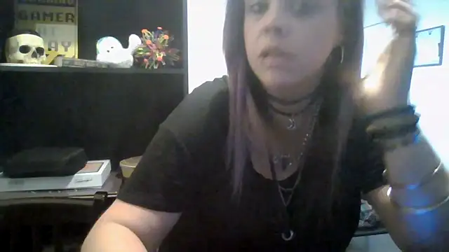 Snapshot of TWiSTYTheTwizted chatting on 06/05/26, 04:02 TWiSTYTheTwizted online show from 06/05/26, 04:02