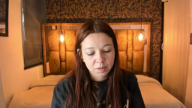 Isa Thompson   online show from 12/22/25, 12:02