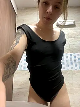 Snapshot of karla-thomsom10 chatting on 09/26/25, 11:09 karla-thomsom10 online show from 09/26/25, 11:09