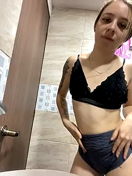 Snapshot of karla-thomsom10 chatting on 10/15/25, 11:27 karla-thomsom10 online show from 10/15/25, 11:27