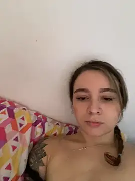 Snapshot of karla-thomsom10 chatting on 11/12/25, 07:24 karla-thomsom10 online show from 11/12/25, 07:24