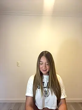 Snapshot of Zara_Ross chatting on 10/05/25, 11:13 Zara Ross online show from 10/05/25, 11:13