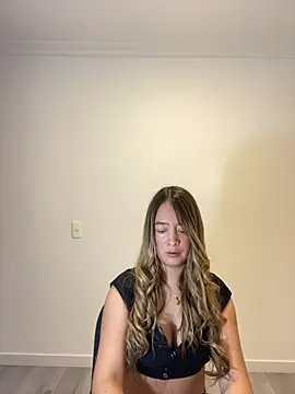 Snapshot of Zara_Ross chatting on 10/07/25, 01:14 Zara Ross online show from 10/07/25, 01:14