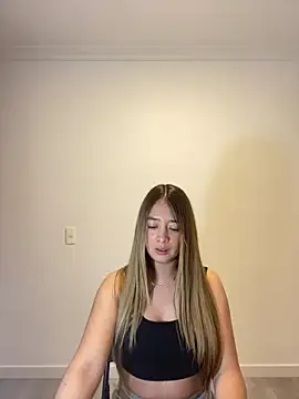 Snapshot of Zara_Ross chatting on 10/12/25, 03:05 Zara Ross online show from 10/12/25, 03:05