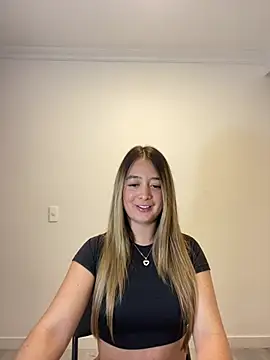 Snapshot of Zara_Ross chatting on 07/14/26, 03:00 Zara Ross online show from 07/14/26, 03:00