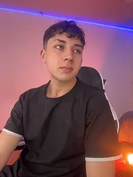 Snapshot of Casper___kyy chatting on 11/20/25, 04:18 Casper kyy online show from 11/20/25, 04:18