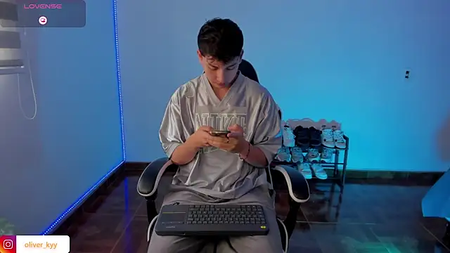 Snapshot of Casper___kyy chatting on 11/26/25, 01:01 Casper kyy online show from 11/26/25, 01:01