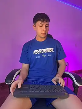 Snapshot of Casper___kyy chatting on 11/27/25, 12:40 Casper kyy online show from 11/27/25, 12:40