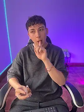 Snapshot of Casper___kyy chatting on 11/28/25, 06:10 Casper kyy online show from 11/28/25, 06:10