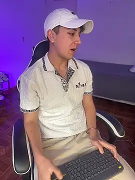 Snapshot of Casper___kyy chatting on 11/29/25, 06:44 Casper kyy online show from 11/29/25, 06:44