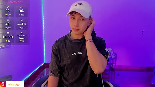 Snapshot of Casper___kyy chatting on 11/30/25, 03:27 Casper kyy online show from 11/30/25, 03:27