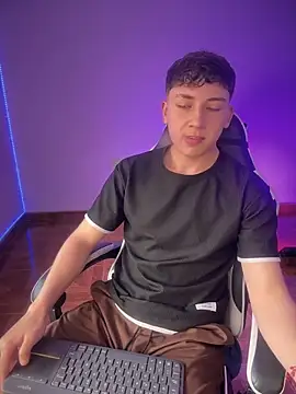 Snapshot of Casper___kyy chatting on 12/05/25, 03:09 Casper kyy online show from 12/05/25, 03:09