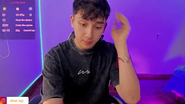 Snapshot of Casper___kyy chatting on 12/16/25, 07:08 Casper kyy online show from 12/16/25, 07:08