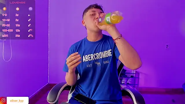 Snapshot of Casper___kyy chatting on 12/19/25, 06:15 Casper kyy online show from 12/19/25, 06:15