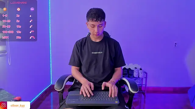 Snapshot of Casper___kyy chatting on 12/22/25, 06:16 Casper kyy online show from 12/22/25, 06:16